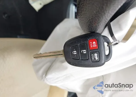 2017 Toyota Corolla L/Le/Xle/Se/Xse z USA, uszkodzony, nr VIN 5YFBURHE6HP692672